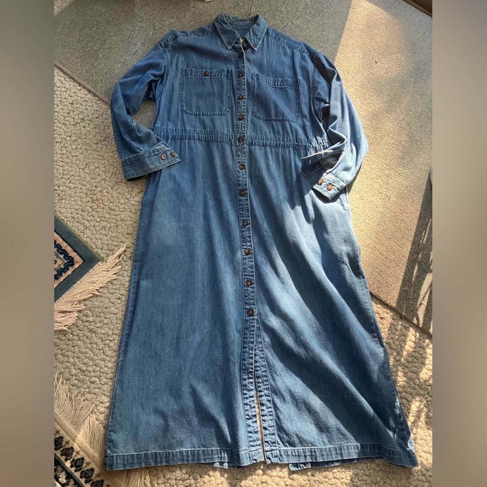 Eddie Bauer blue denim longsleeve dress. Drawstring waist to 22”. Waist-hem 31”.
